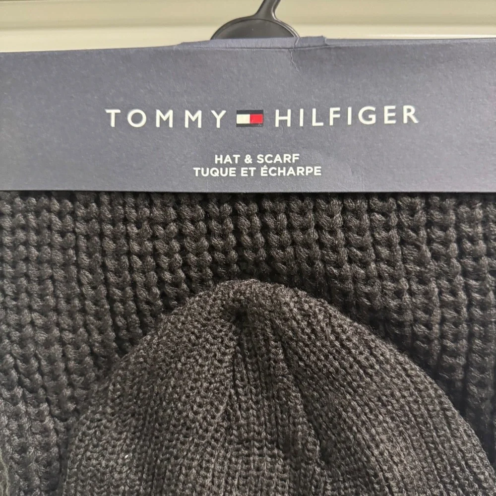 Tommy Hilfiger Black Knit‎ Hat and Scarf Set Men OS
